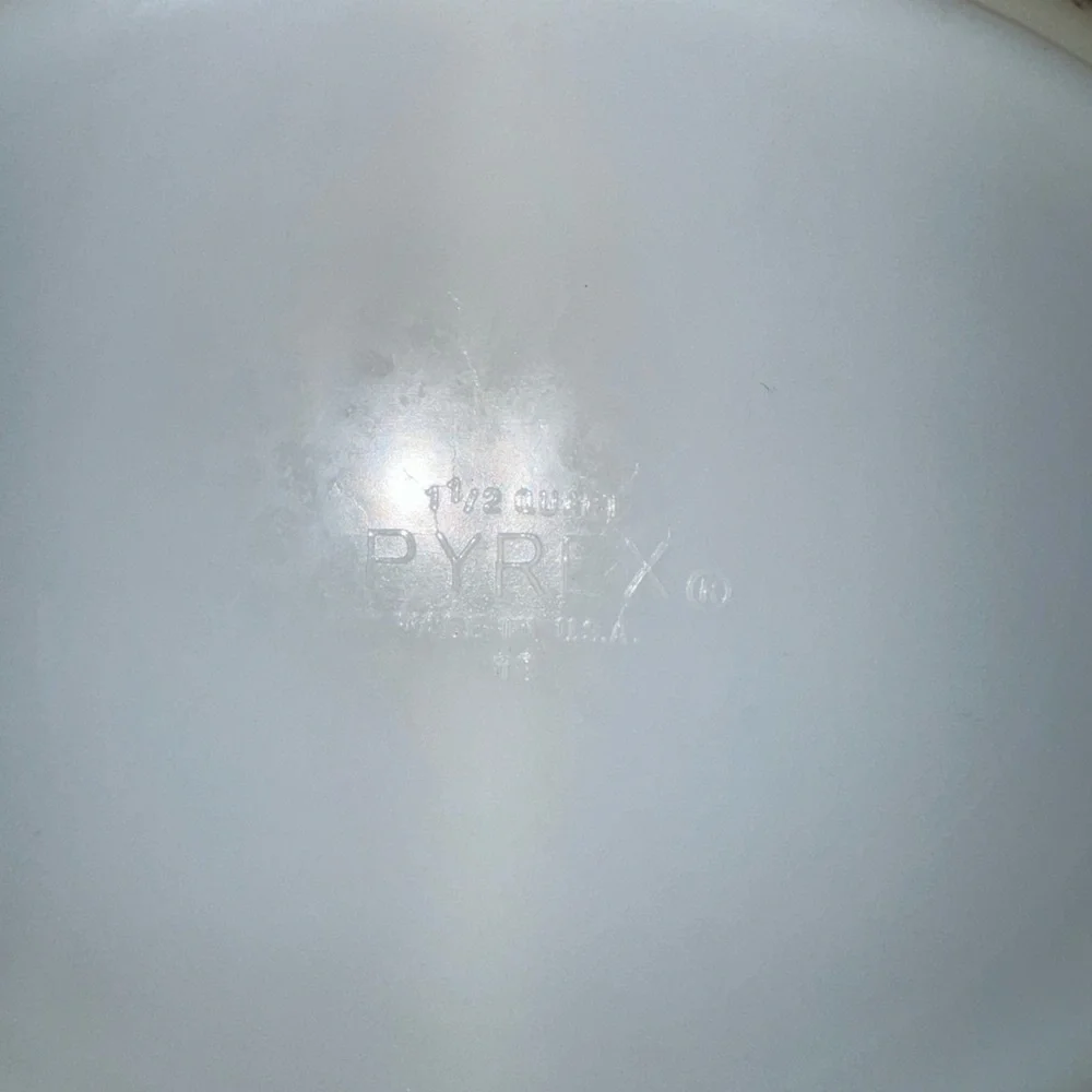 Vintage Pyrex 1.5 Quart Divided Casserole Dish-Golden Ivy Metallic Vine Pattern